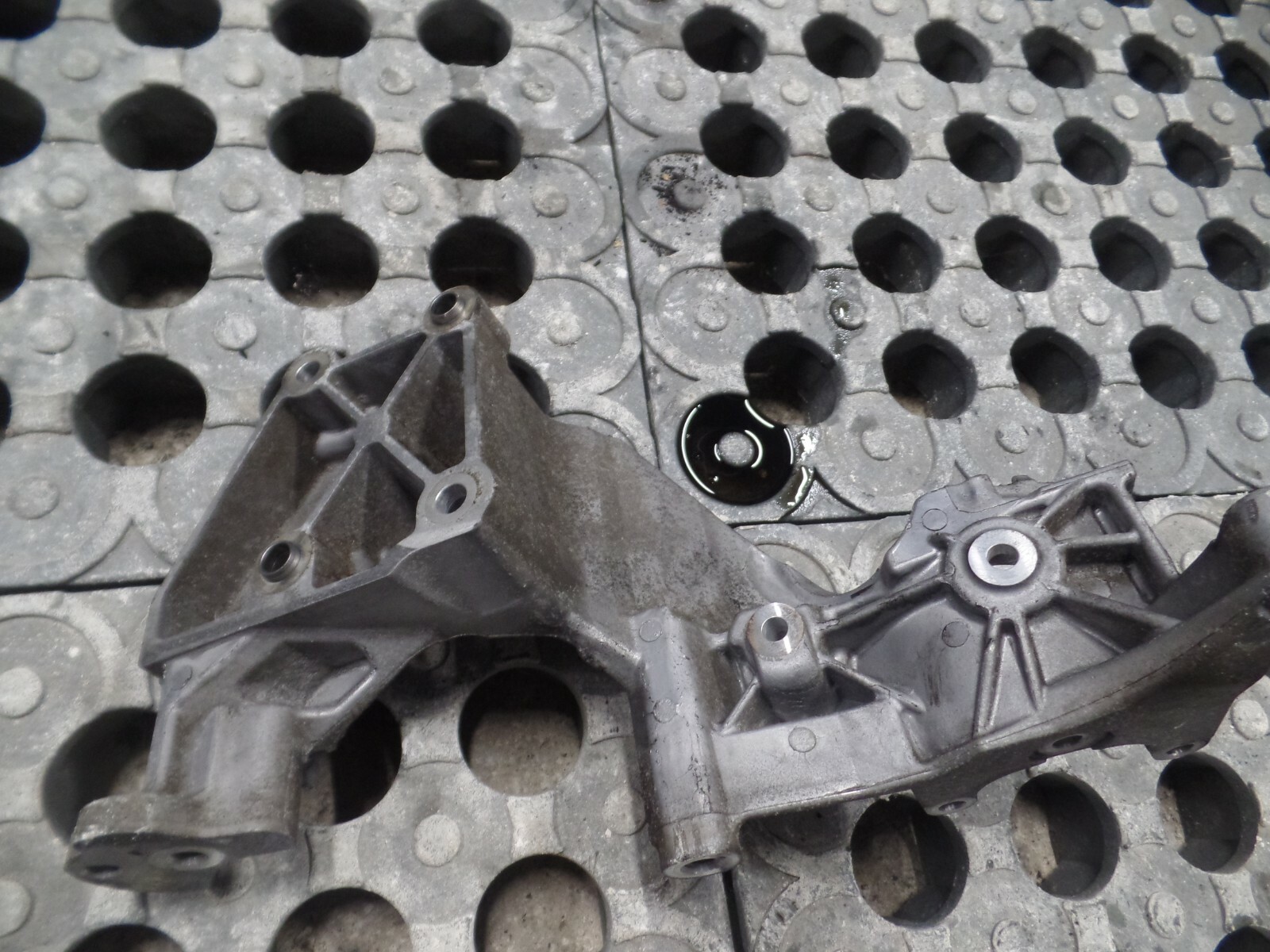 2010 MK2 2.2 CRDi Hyundai Santa Fe - Alternator Mounting Bracket - Image 5