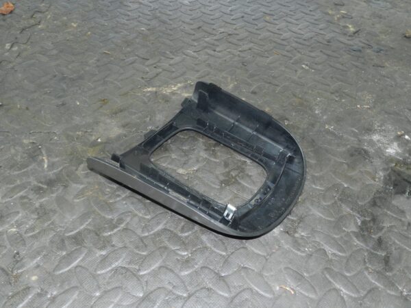 (145) 2003 TOYOTA RAV 4 MK2. GEAR SELECTOR SURROUND TRIM - Image 2