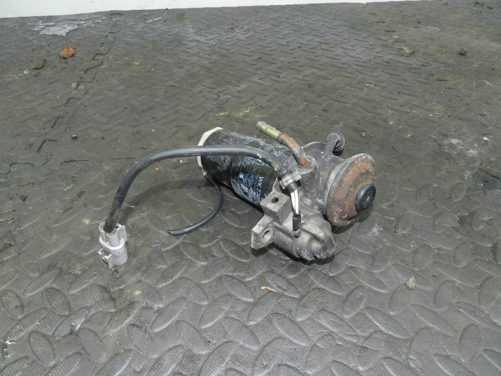 (145) 2003 TOYOTA RAV 4 MK2. FUEL FILTER HOUSING
