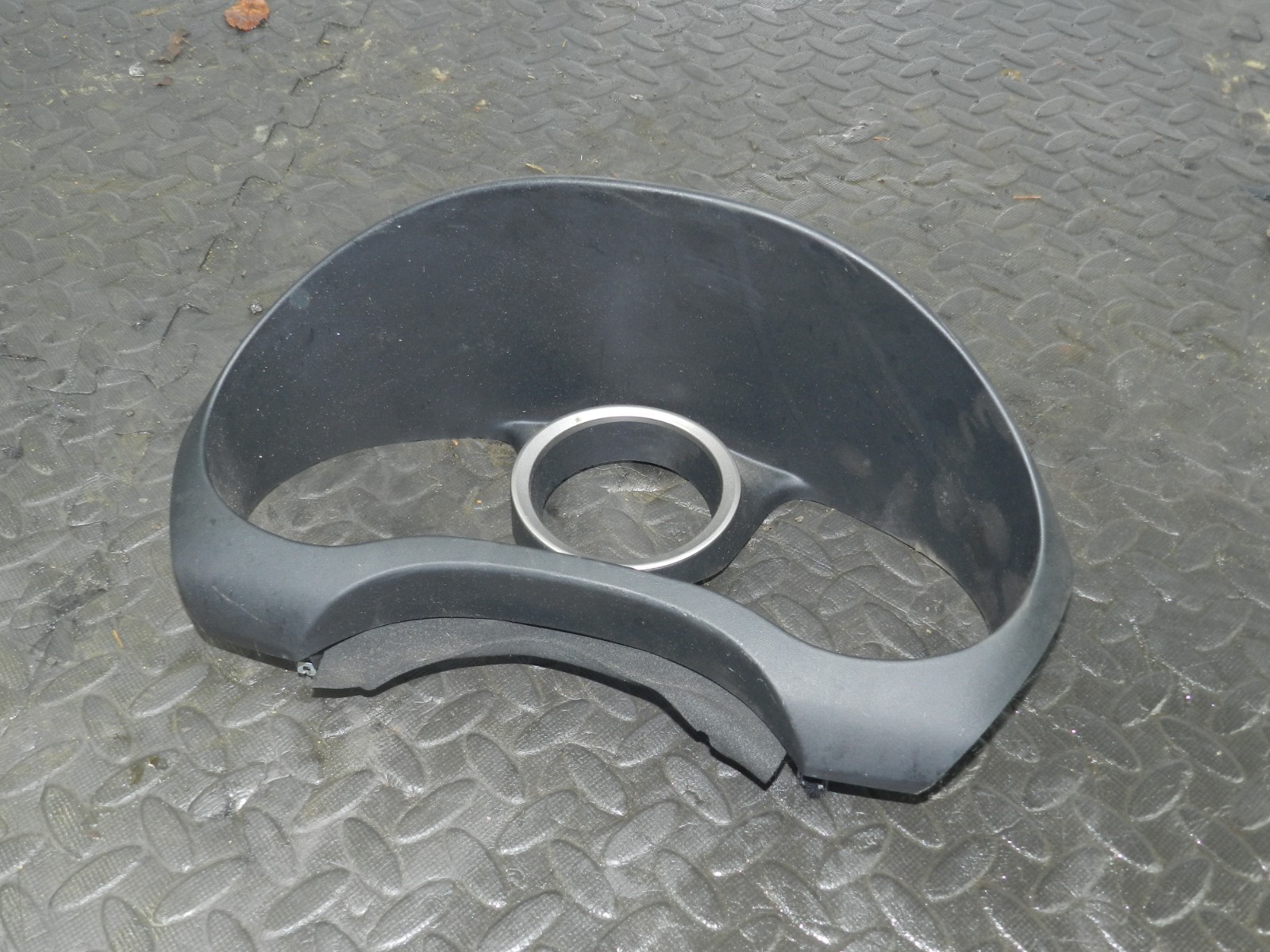 (145) 2003 TOYOTA RAV 4 MK2. SPEEDOMETER SURROUND TRIM