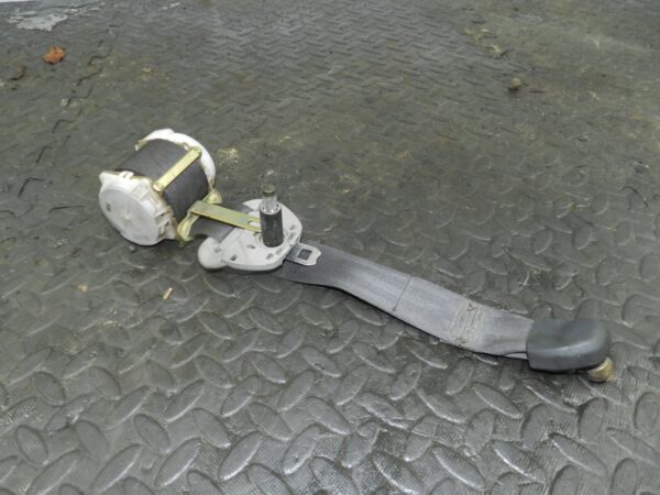 (145) 2003 TOYOTA RAV 4 MK2. PASSENGER SIDE REAR SEAT BELT