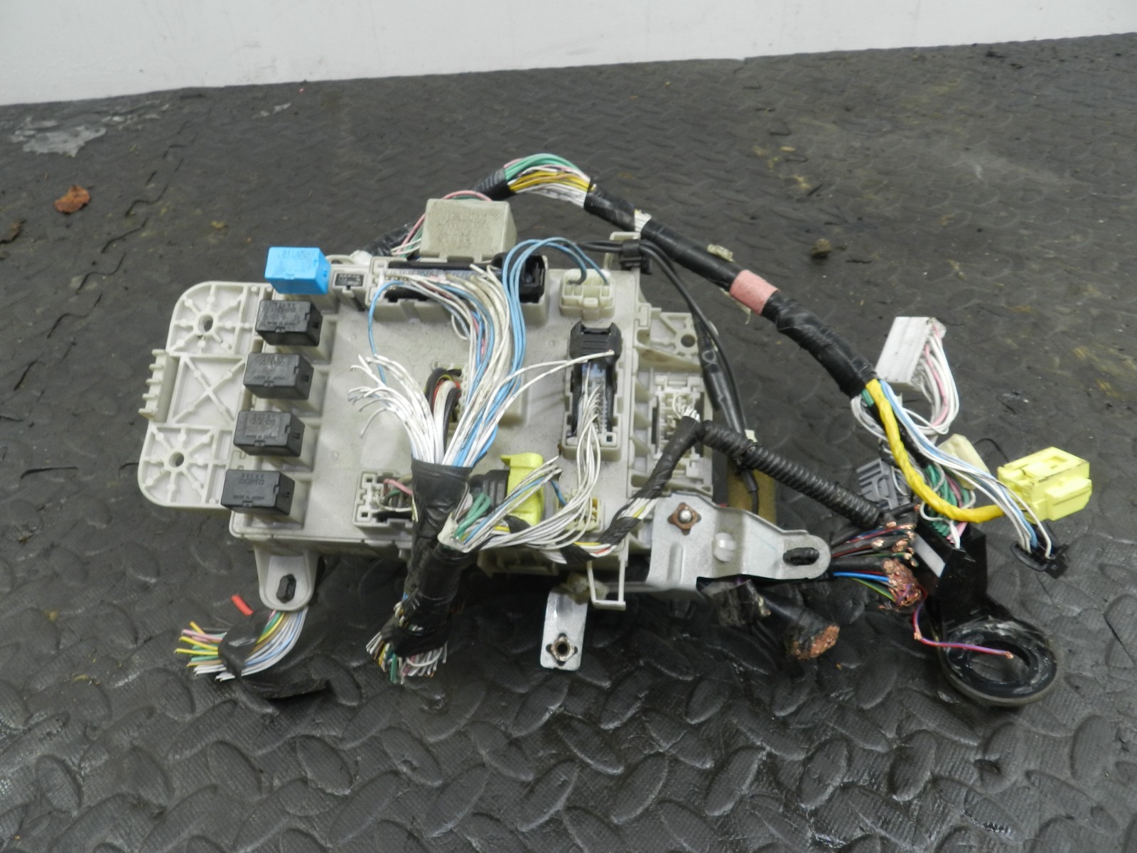 (145) 2003 TOYOTA RAV 4 MK2. FUSE BOX BOARD - Image 2