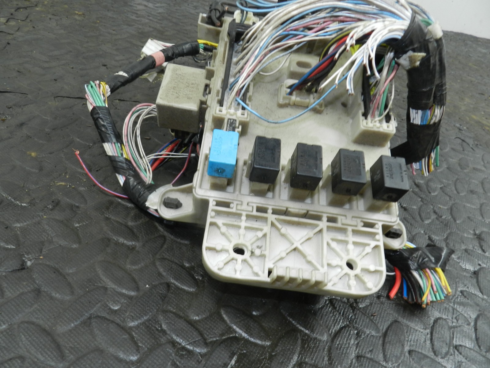 (145) 2003 TOYOTA RAV 4 MK2. FUSE BOX BOARD - Image 3