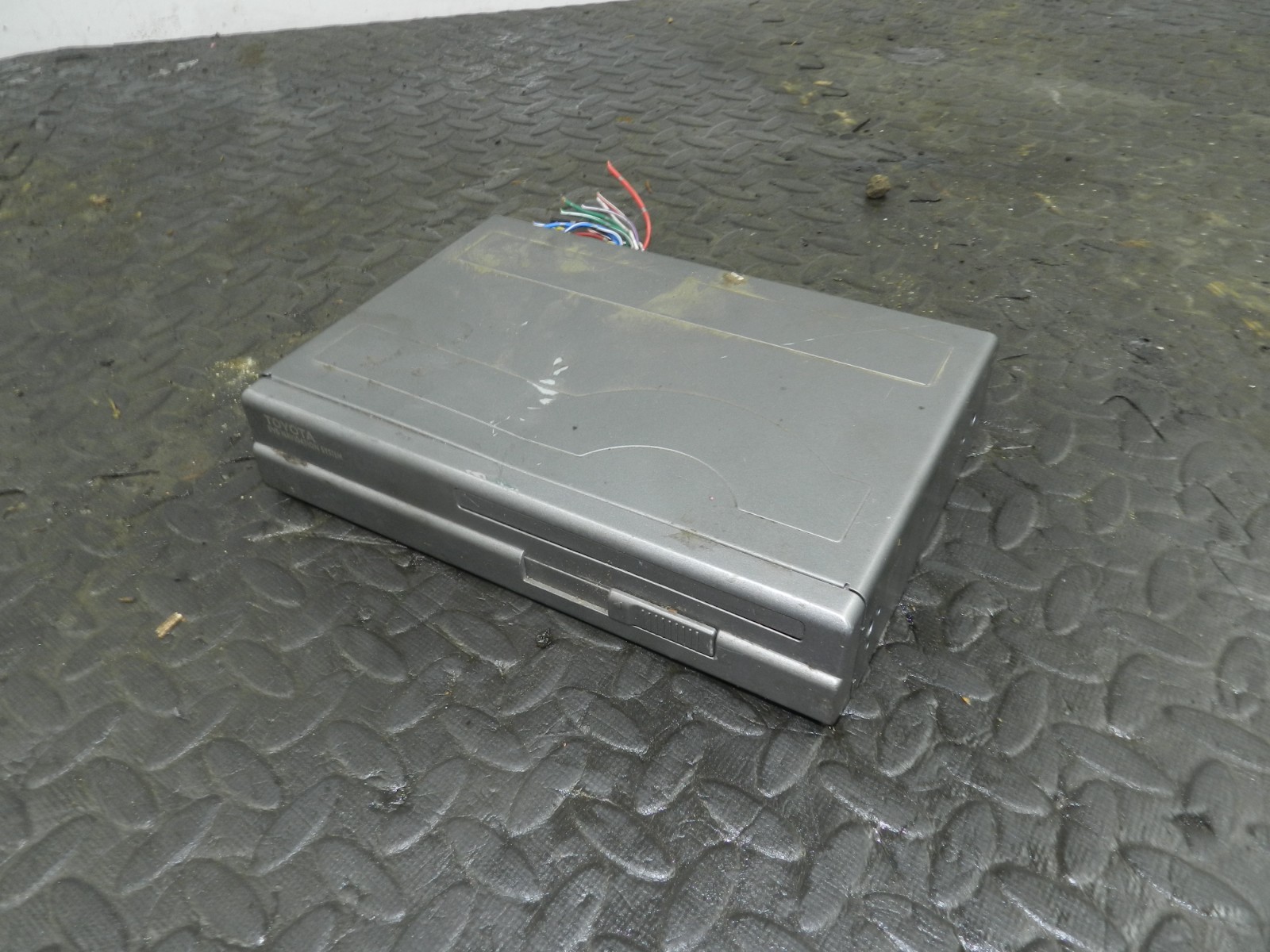 (145) 2003 TOYOTA RAV 4 MK2. DVD NAVIGATION UNIT SYSTEM