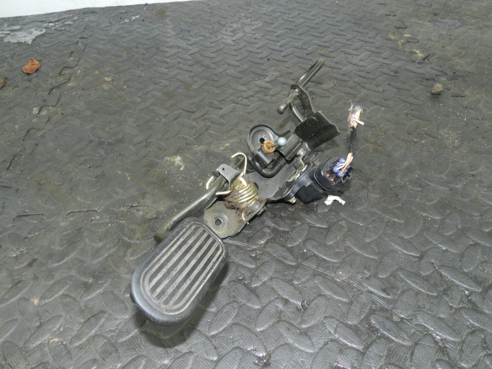 (145) 2003 TOYOTA RAV 4 MK2. THROTTLE ACCELERATOR PEDAL