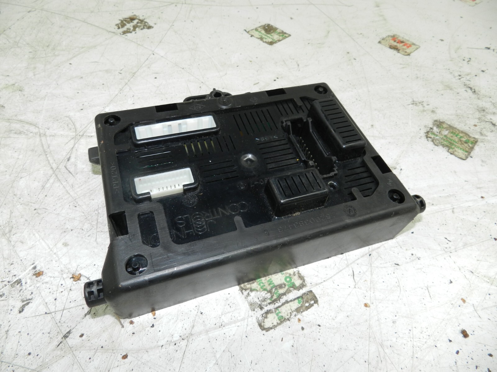 (126) RENAULT CLIO MK3 FACELIFT. BODY CONTROL MODULE BCM 8200652286