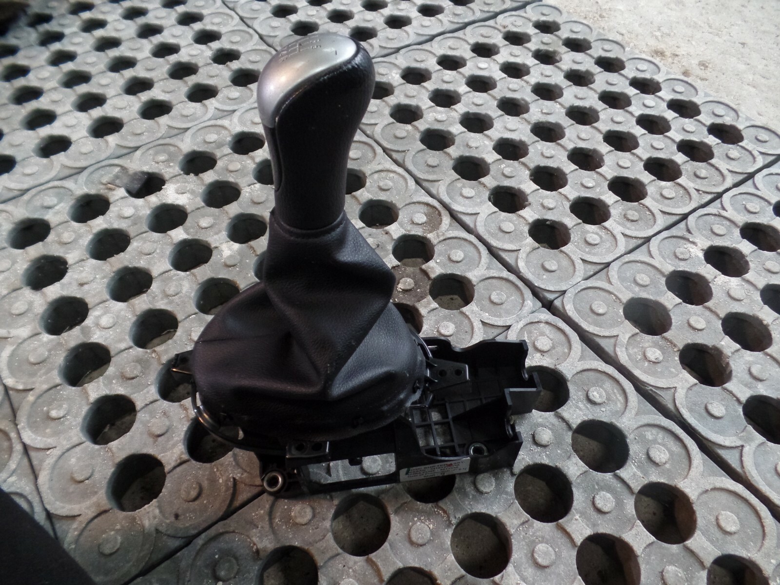 MK2 Nissan Note 2015 1.2 5-Speed Gear Stick - Image 2