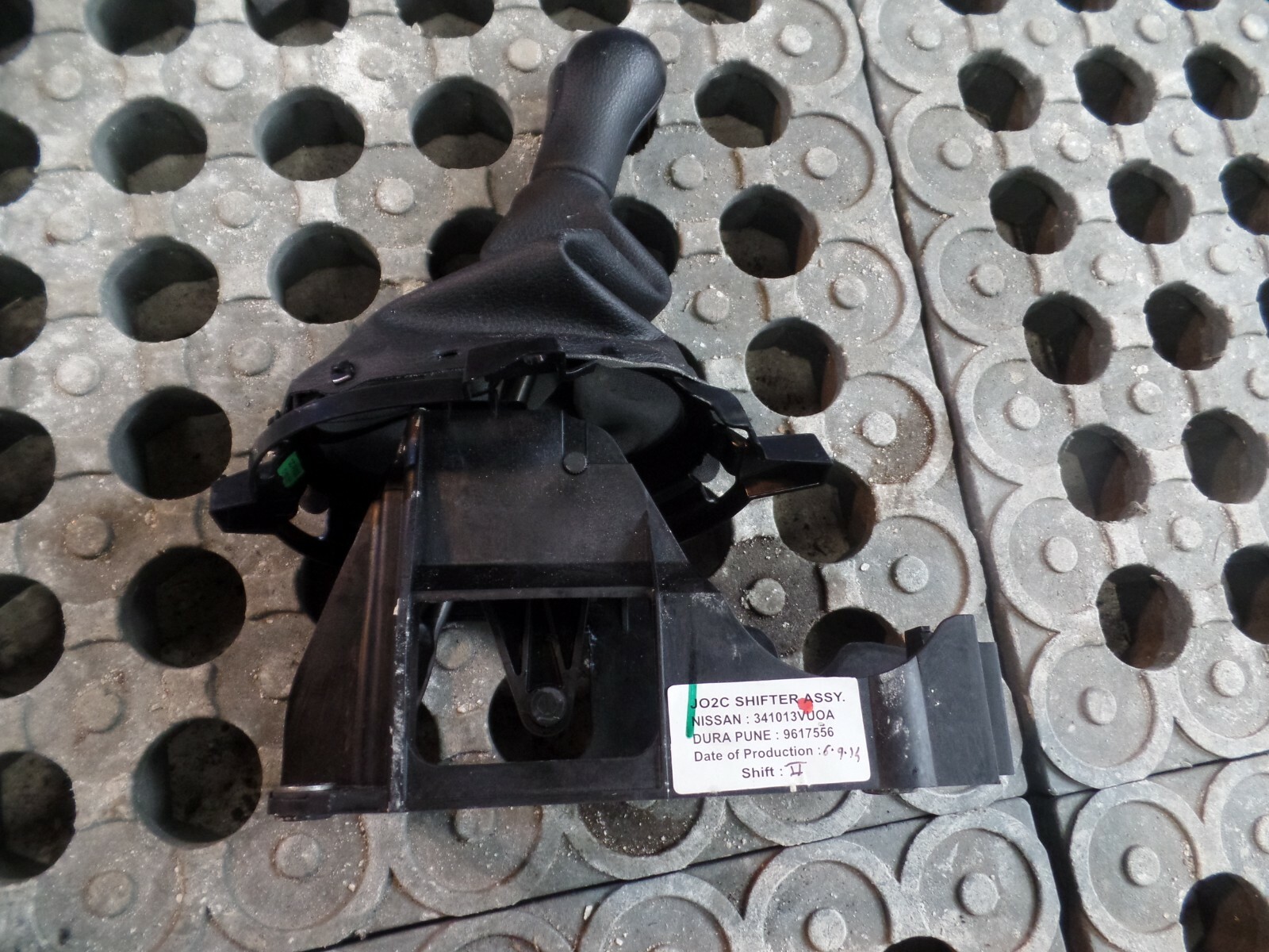 MK2 Nissan Note 2015 1.2 5-Speed Gear Stick - Image 3