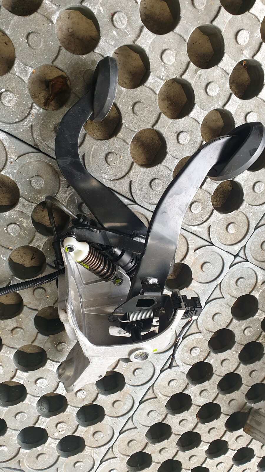 Mini Countryman 2014 R60 Brake & Clutch Pedal Box 678711 - Image 4