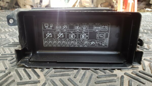 Mini Countryman 2014 1.6 Diesel 113BHP Engine Bay Fuse Box 17236010 - Image 4