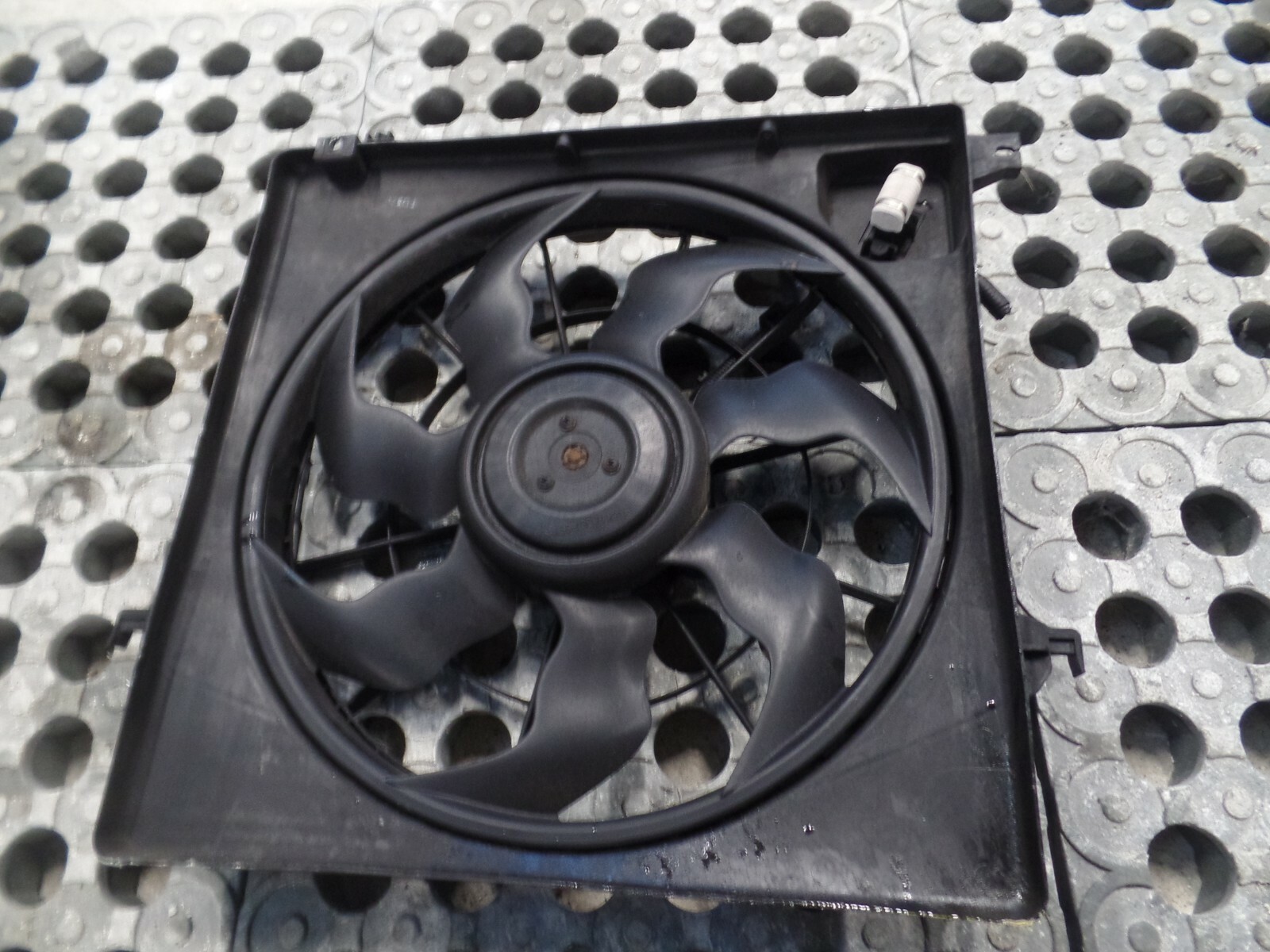 2010 MK2 2.2 CRDi Hyundai Santa Fe - Radiator Fan - Image 2