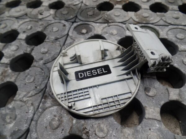 2010 MK2 2.2 CRDi Hyundai Santa Fe - Genuine Fuel Cap Cover / Door - Image 2