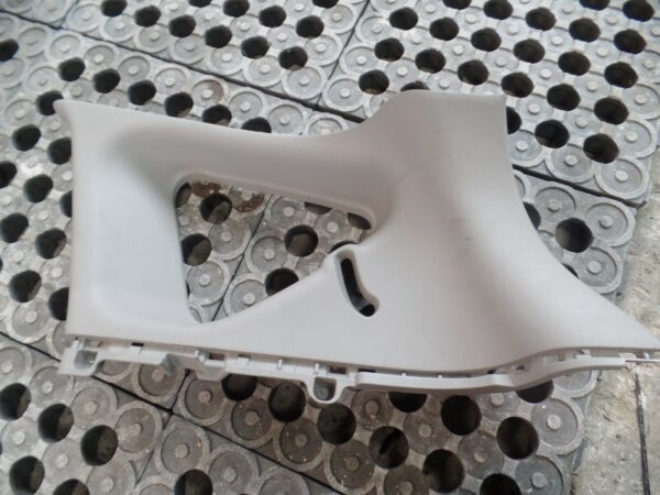 MK2 Nissan Note 2015 1.2 Petrol - Drivers Side O/S C-Pilar Upper Trim / Cover