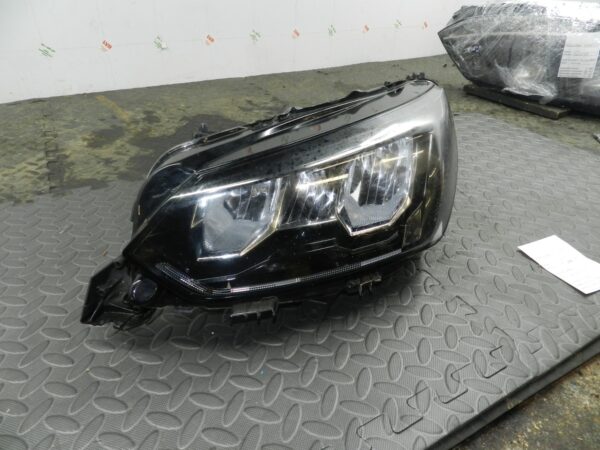 (H0020) INSURANCE DAMAGED HEADLIGHT PEUGEOT 2008, 208 PASSENGER SIDE 73312211 - Image 2