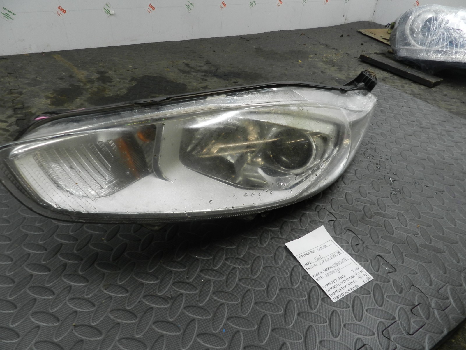 (H0017) INSURANCE DAMAGED HEADLIGHT FORD FIESTA PASSENGER SIDE C1BB13W030DG