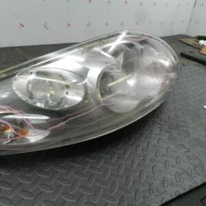 (H0026) INSURANCE DAMAGED HEADLIGHT RENAULT MASTER PASSENGER SIDE 1LR01011703