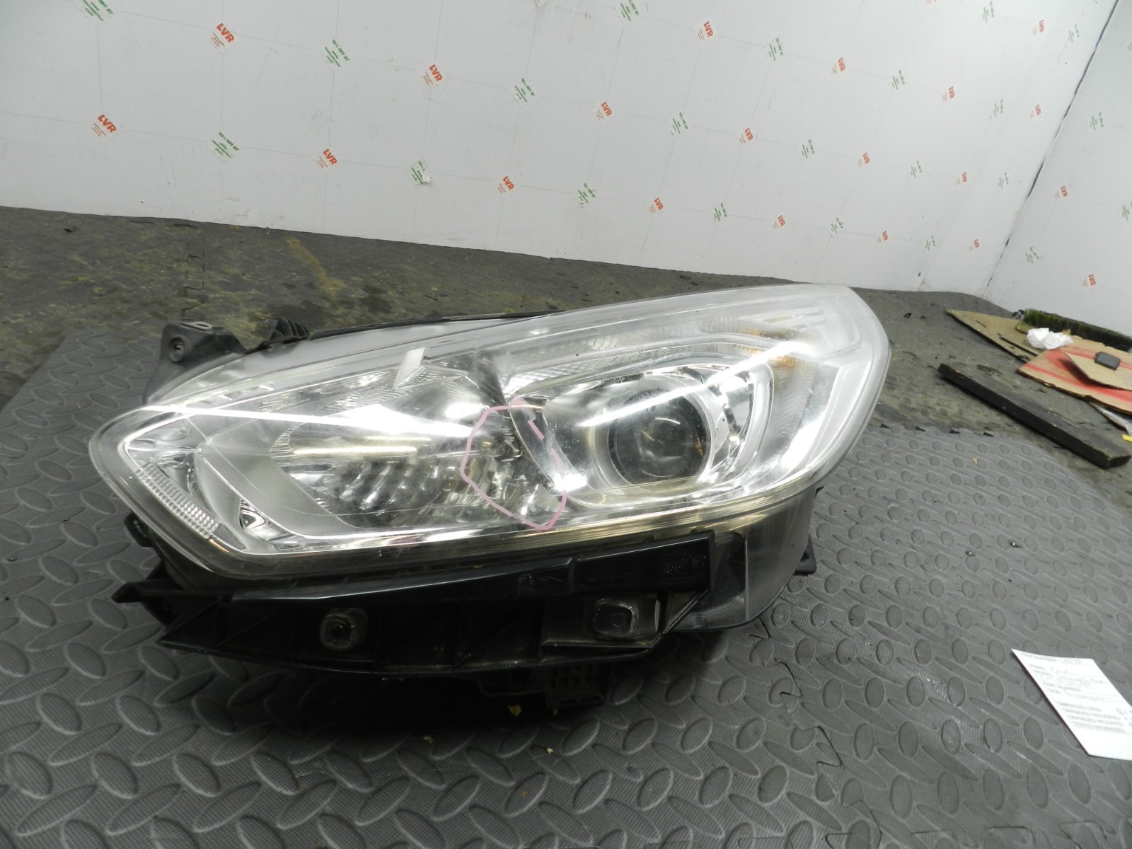 H0037) INSURANCE DAMAGED HEADLIGHT FORD GALAXY S MAX PASSENGER SIDE EM2B13W030BJ