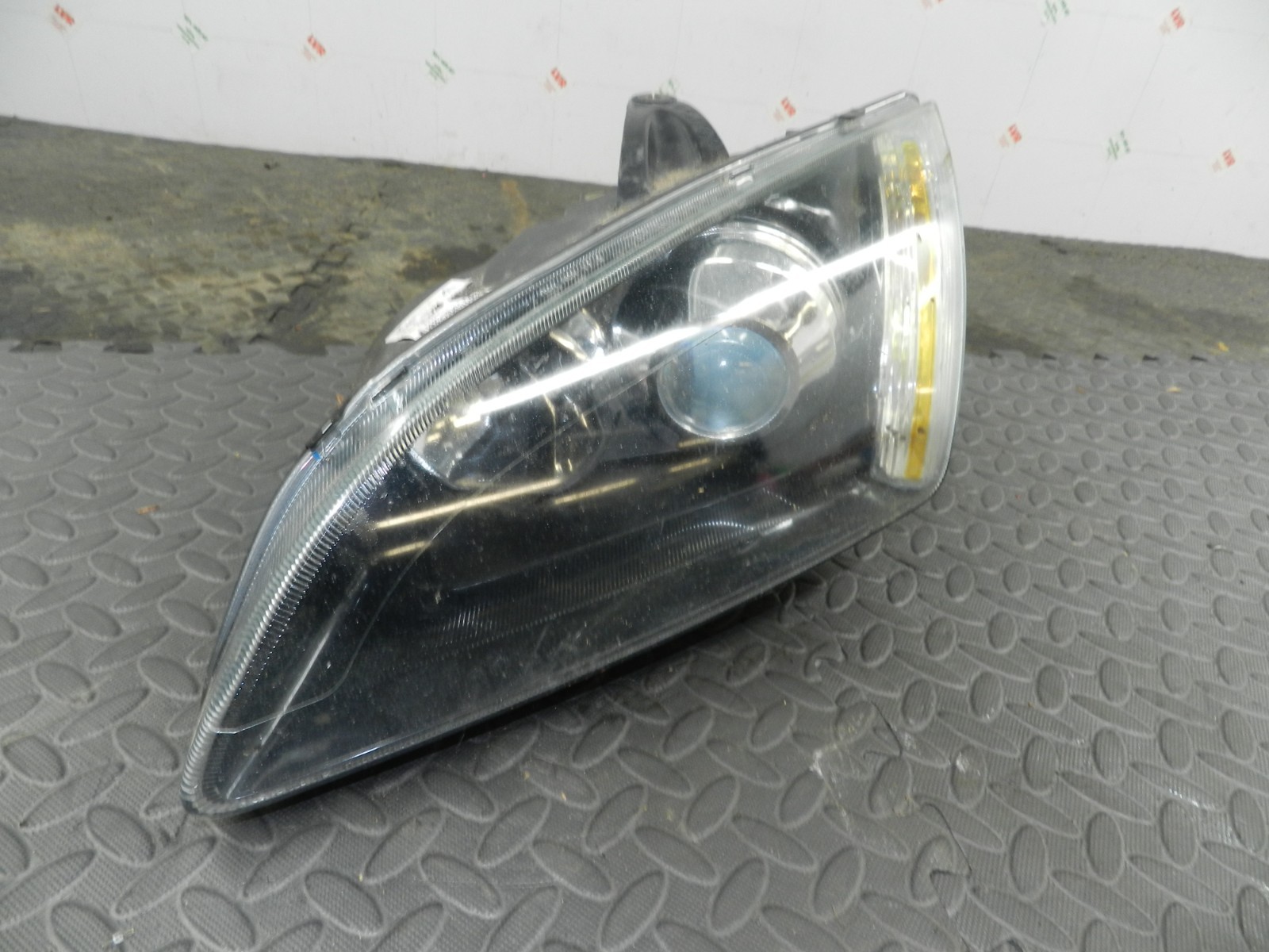 (H0038) INSURANCE DAMAGED HEADLIGHT FORD FOCUS PASSENGER SIDE 4M5113W030PE