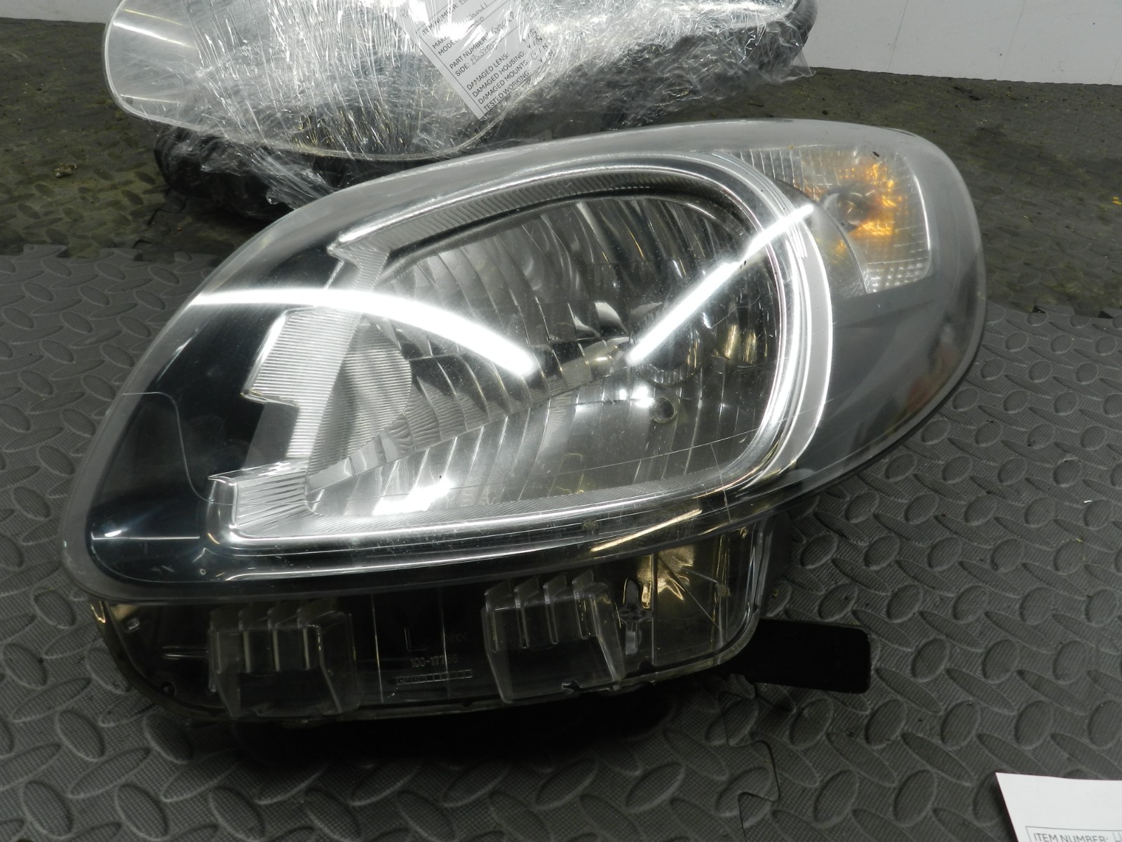 (H0045) INSURANCE DAMAGED HEADLIGHT RENAULT KANGOO PASSENGER SIDE 26064622R