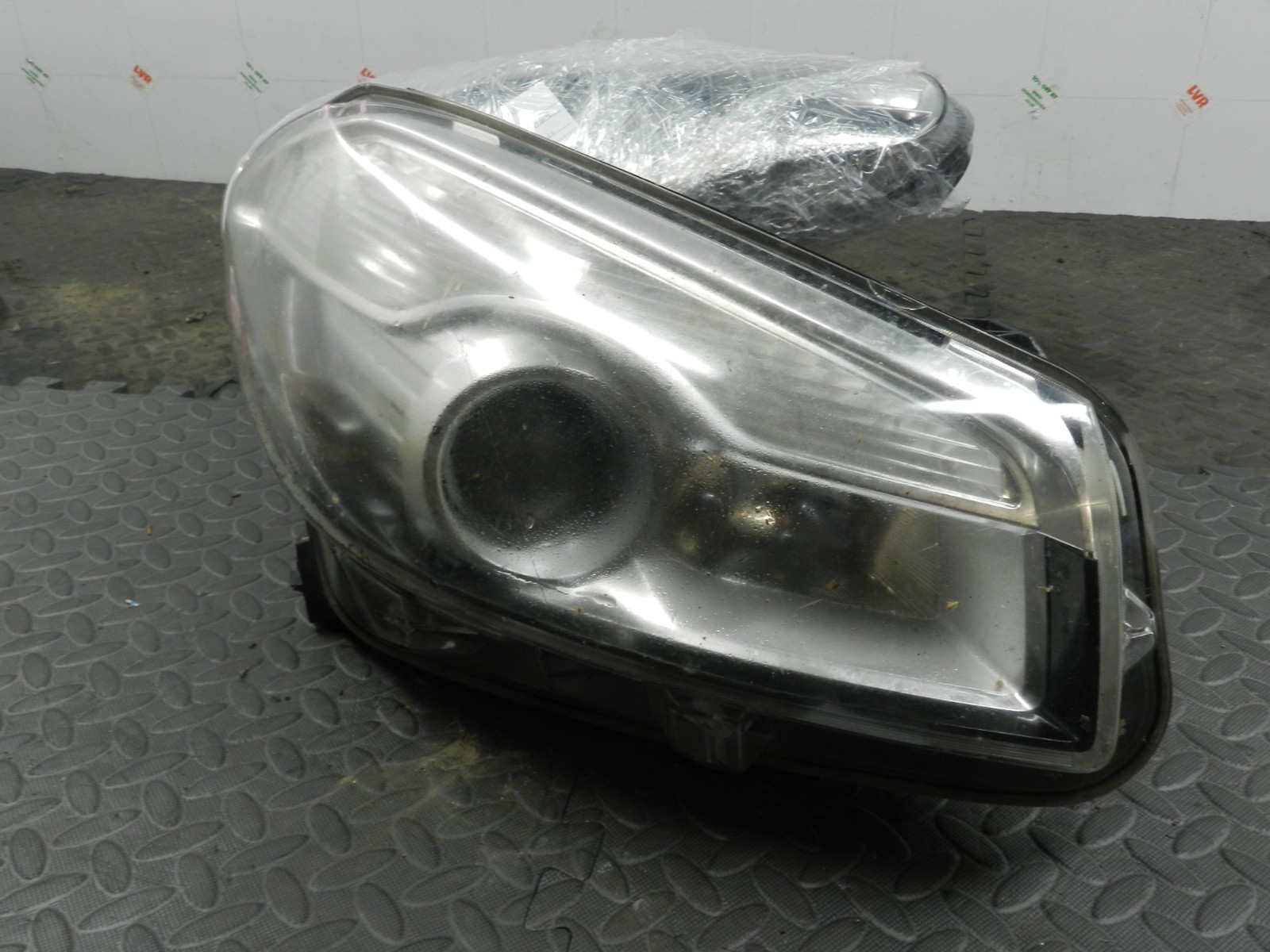 (H0047) INSURANCE DAMAGED HEADLIGHT NISSAN QASHQAI DRIVER SIDE 17445402RH