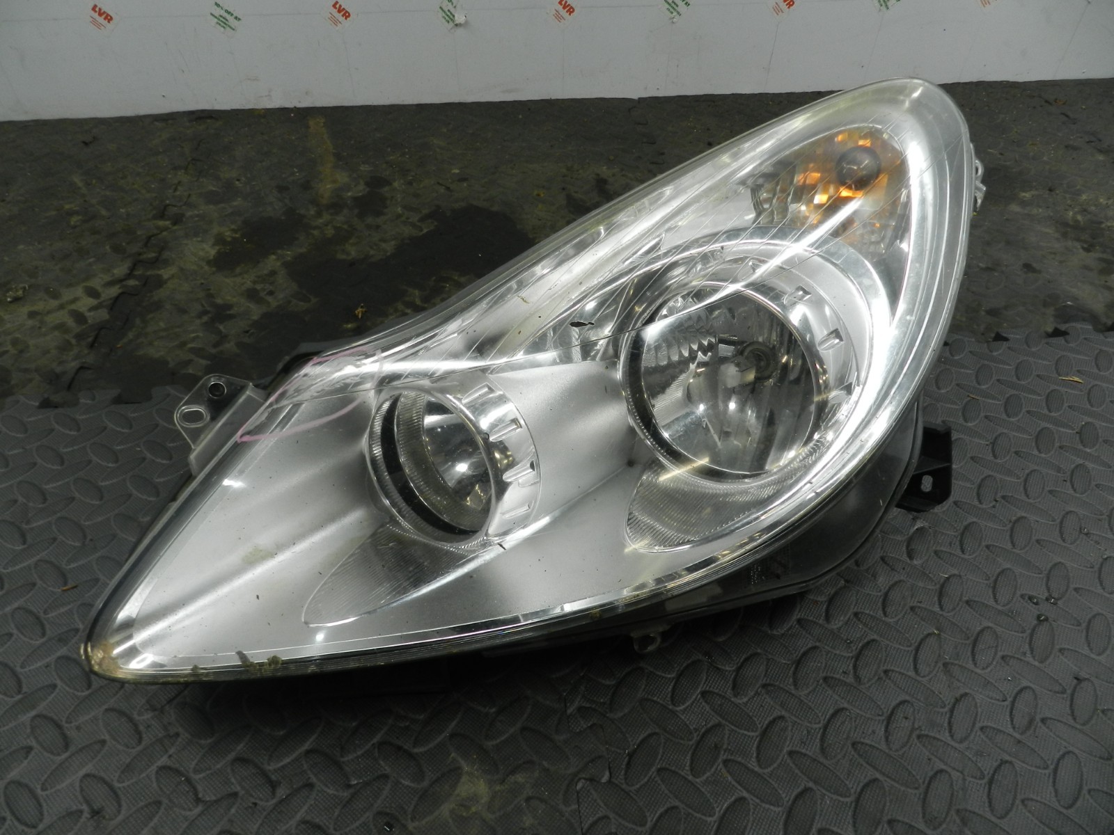 (H0051) INSURANCE DAMAGED HEADLIGHT VAUXHALL CORSA PASSENGER SIDE 93189359