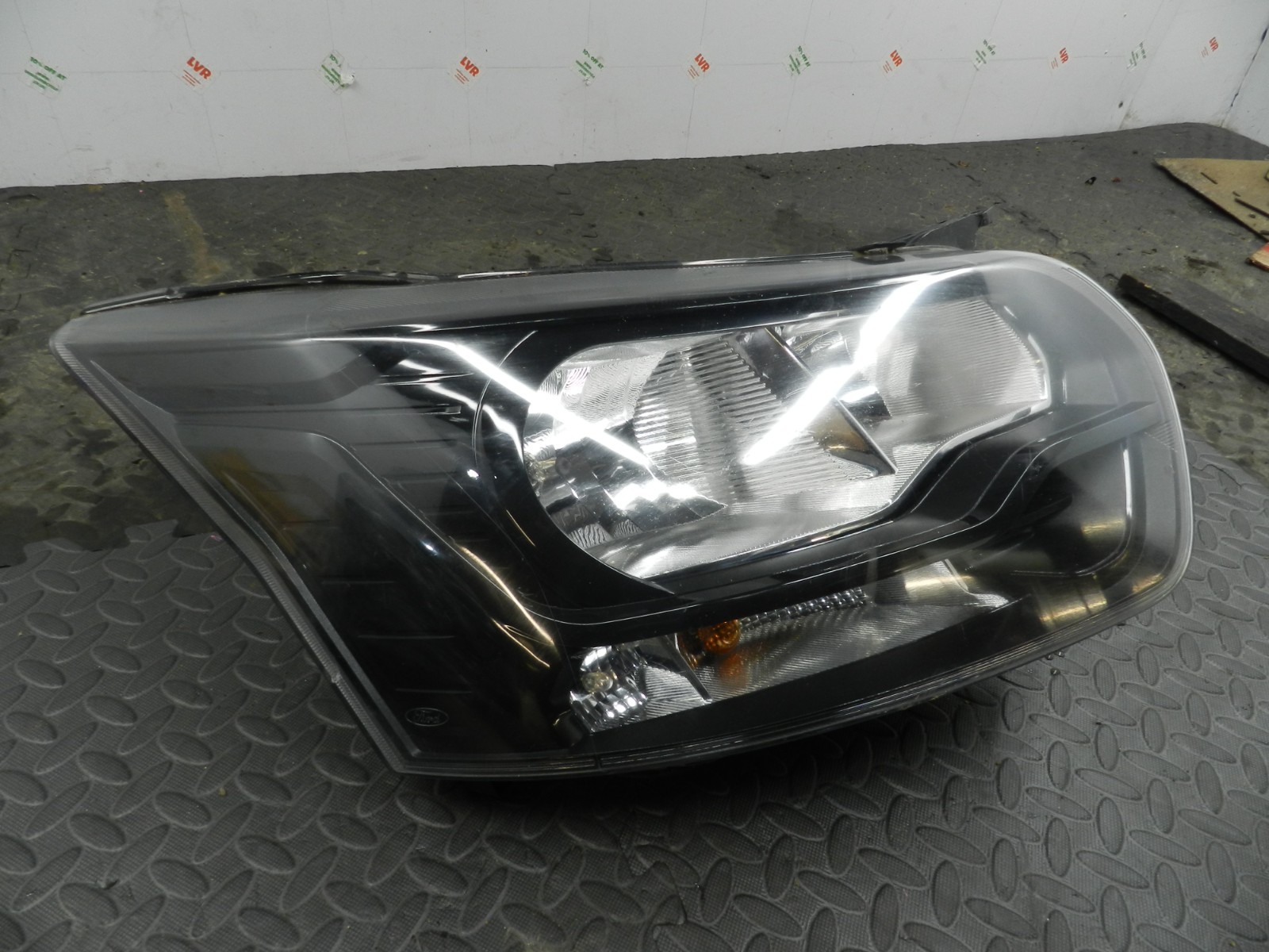 (H0053) INSURANCE DAMAGED HEADLIGHT FORD TRANSIT DRIVER SIDE