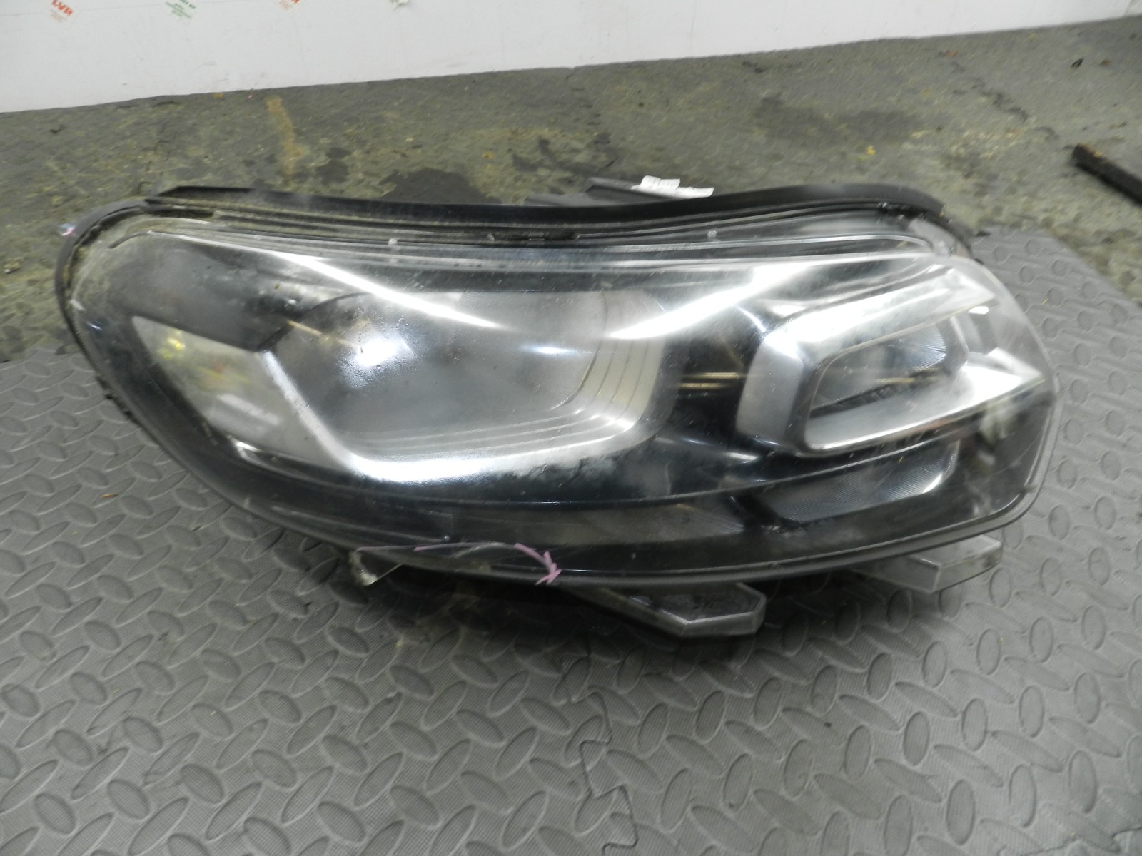 (H0054) INSURANCE DAMAGED HEADLIGHT CITROEN DISPACH DRIVER SIDE 9808567880