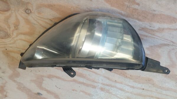 2005 HONDA JAZZ 1.4 PETROL AUTOMATIC. DRIVER SIDE HEADLIGHT. - Image 2