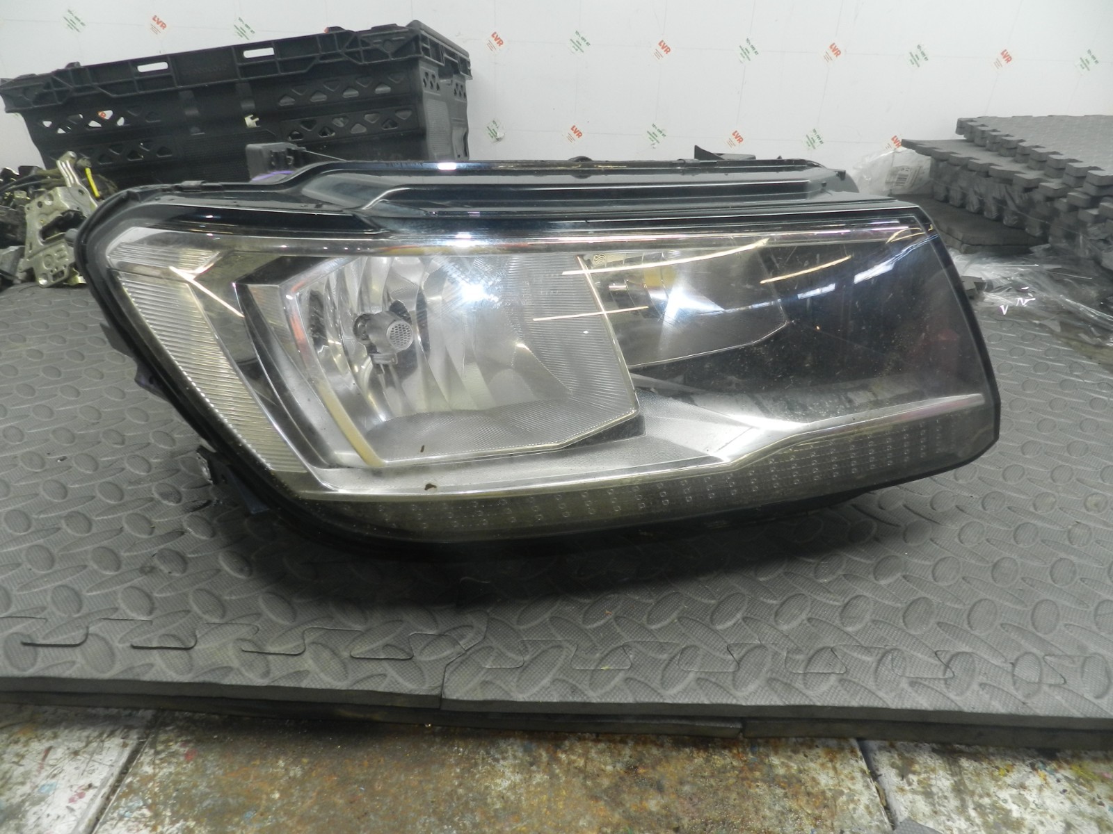 (H0070) INSURANCE DAMAGED HEADLIGHT VOLKSWAGEN TIGUAN DRIVER SIDE 5NC941006B