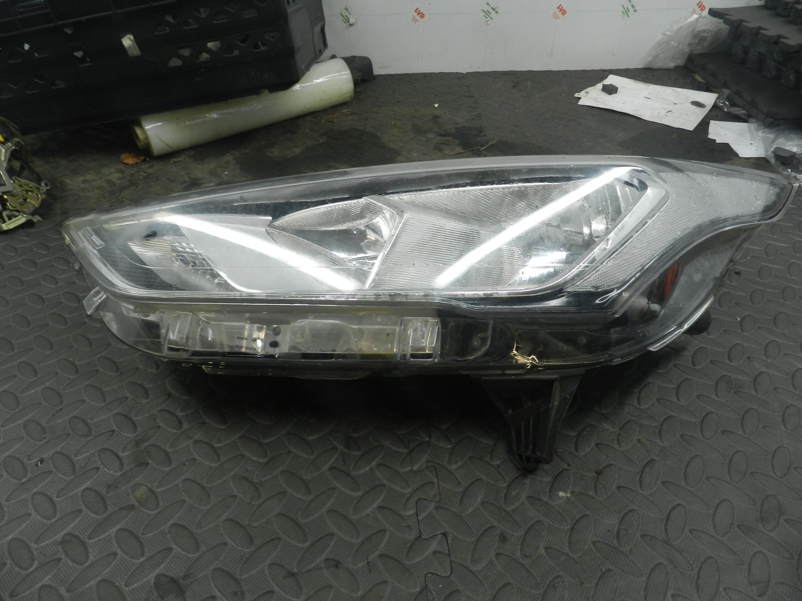 (H0071) INSURANCE DAMAGED HEADLIGHT TRANSIT CONNECT PASSENGER SIDE KT1B13W030BD