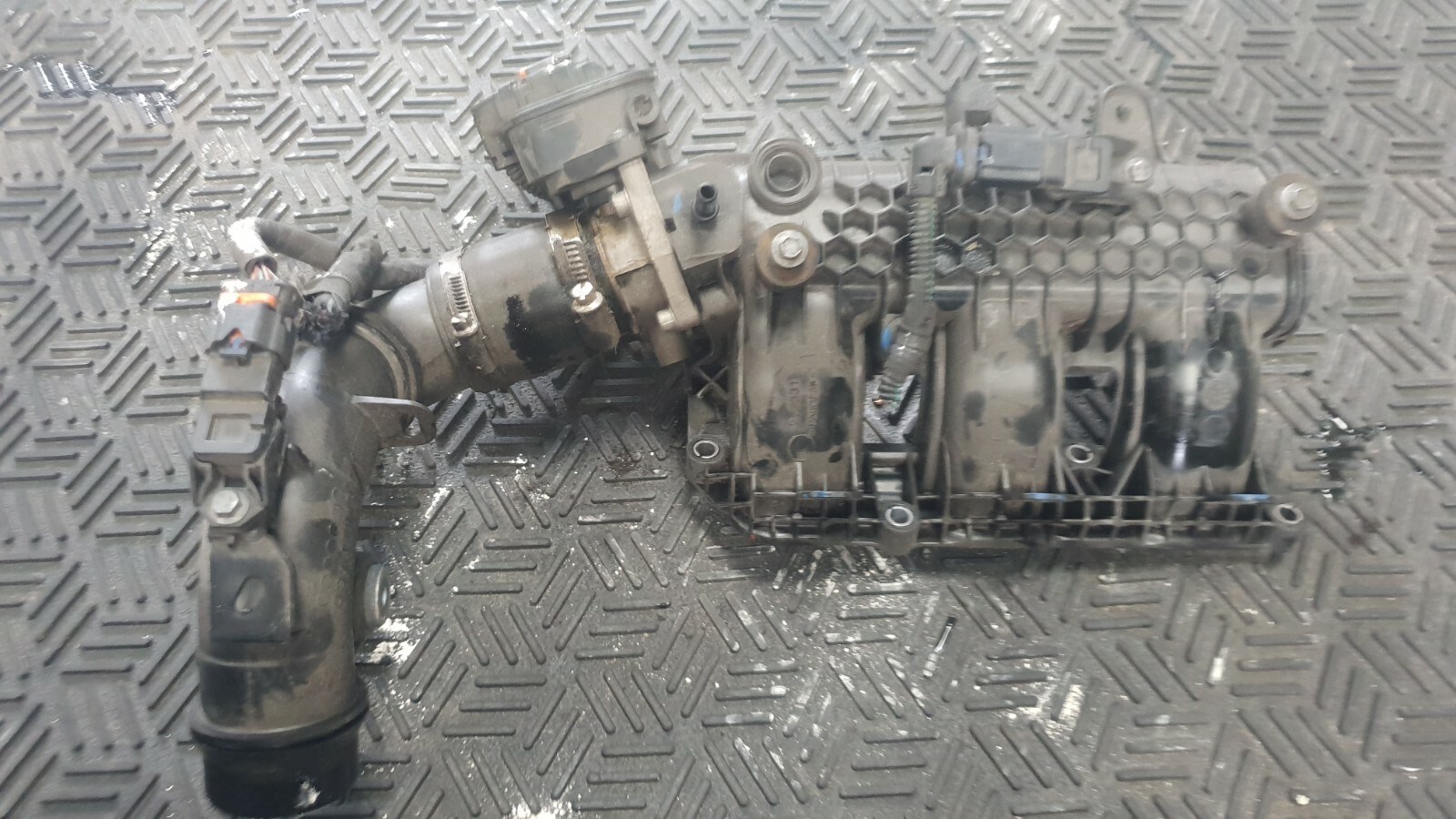 Citroen DS3 2015/16 Inlet Manifold + Throttle body - Image 2