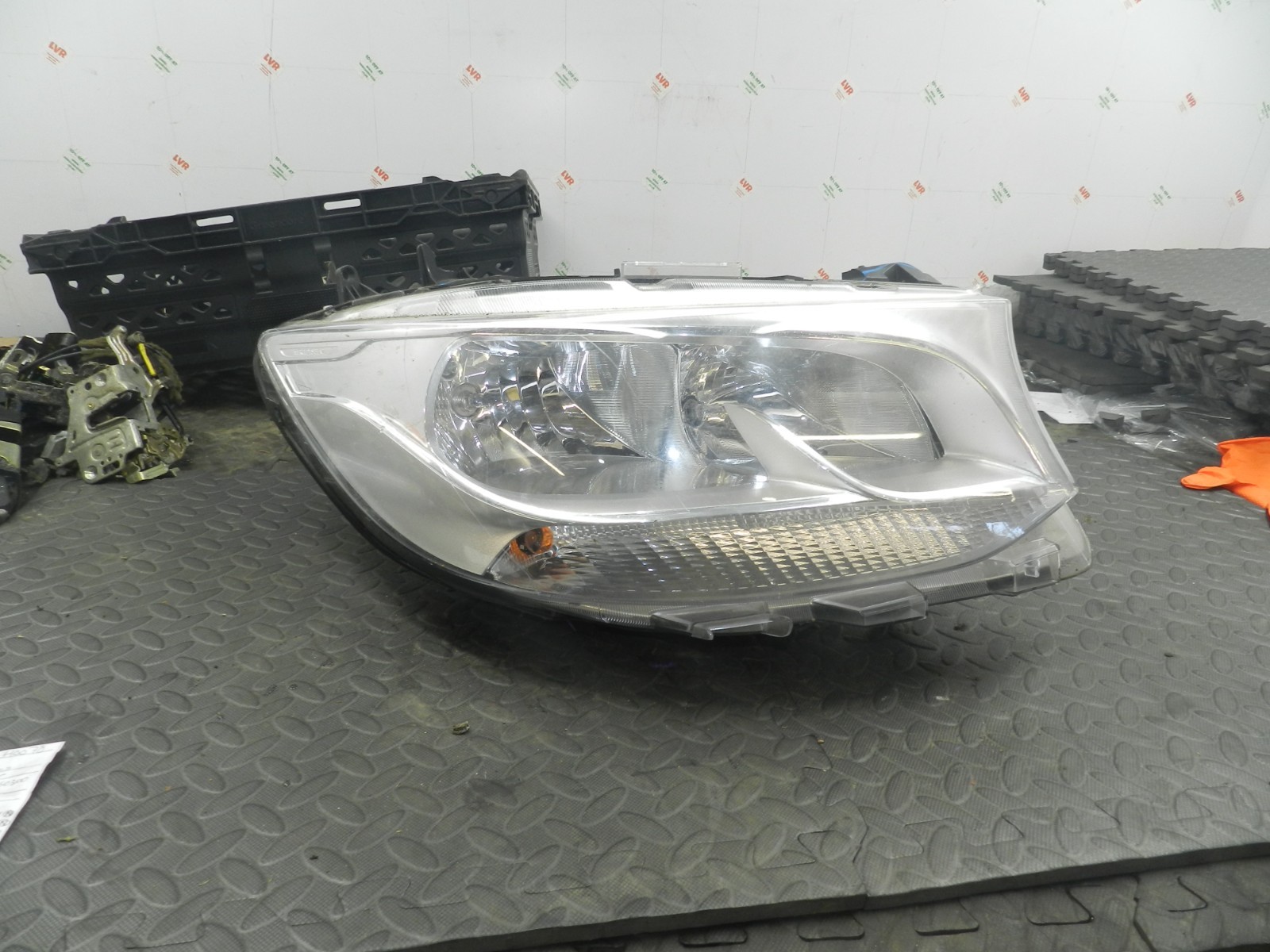 (H0078) INSURANCE DAMAGED HEADLIGHT MERCEDES SPRINTER DRIVER SIDE A9109060300
