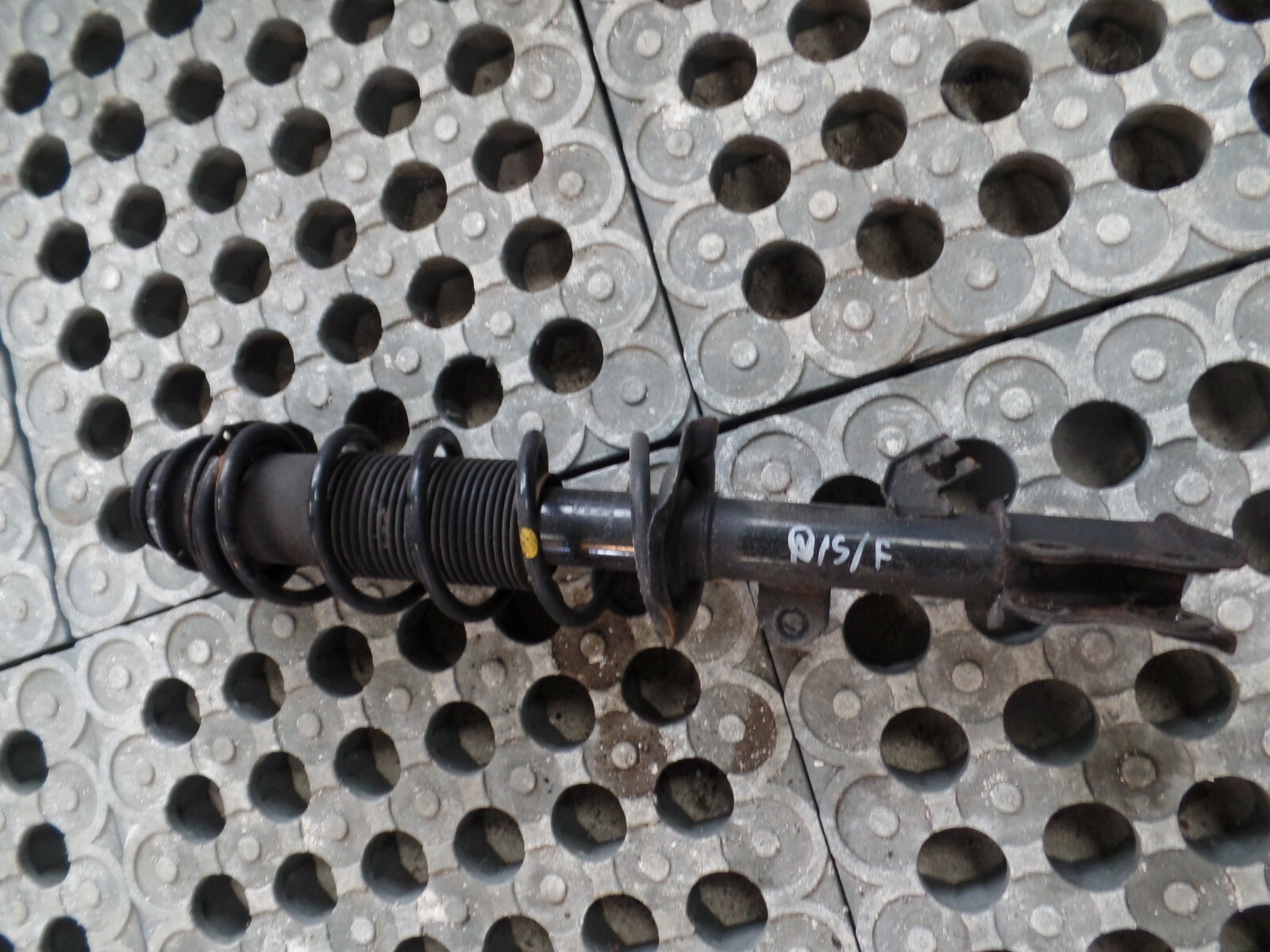 MK2 Nissan Note 2015 – Passenger N/S/F Suspension Leg / Shock absorber