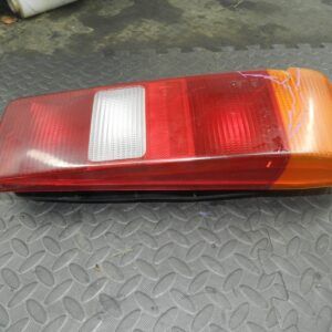 (R101) INSURANCE DAMAGED REAR LIGHT FORD SIERRA MK2 PASSENGER SIDE 87BG13A603BA