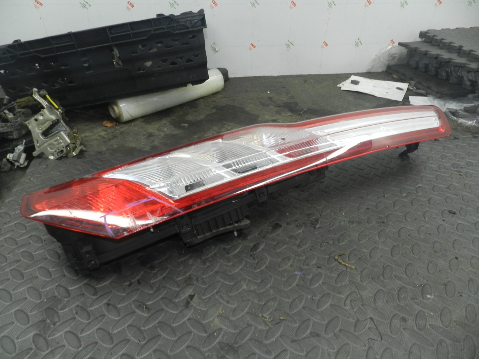 (R106) INSURANCE DAMAGED REAR LIGHT FORD TRANSIT CUSTOM DRIVER SIDE BK2113404AJ