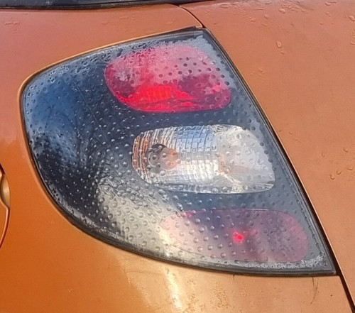 2004 CITROEN C3 PLURIEL CONVERTIBLE. BOTH REAR LIGHT UNITS WITH BLACK INTERNALS.