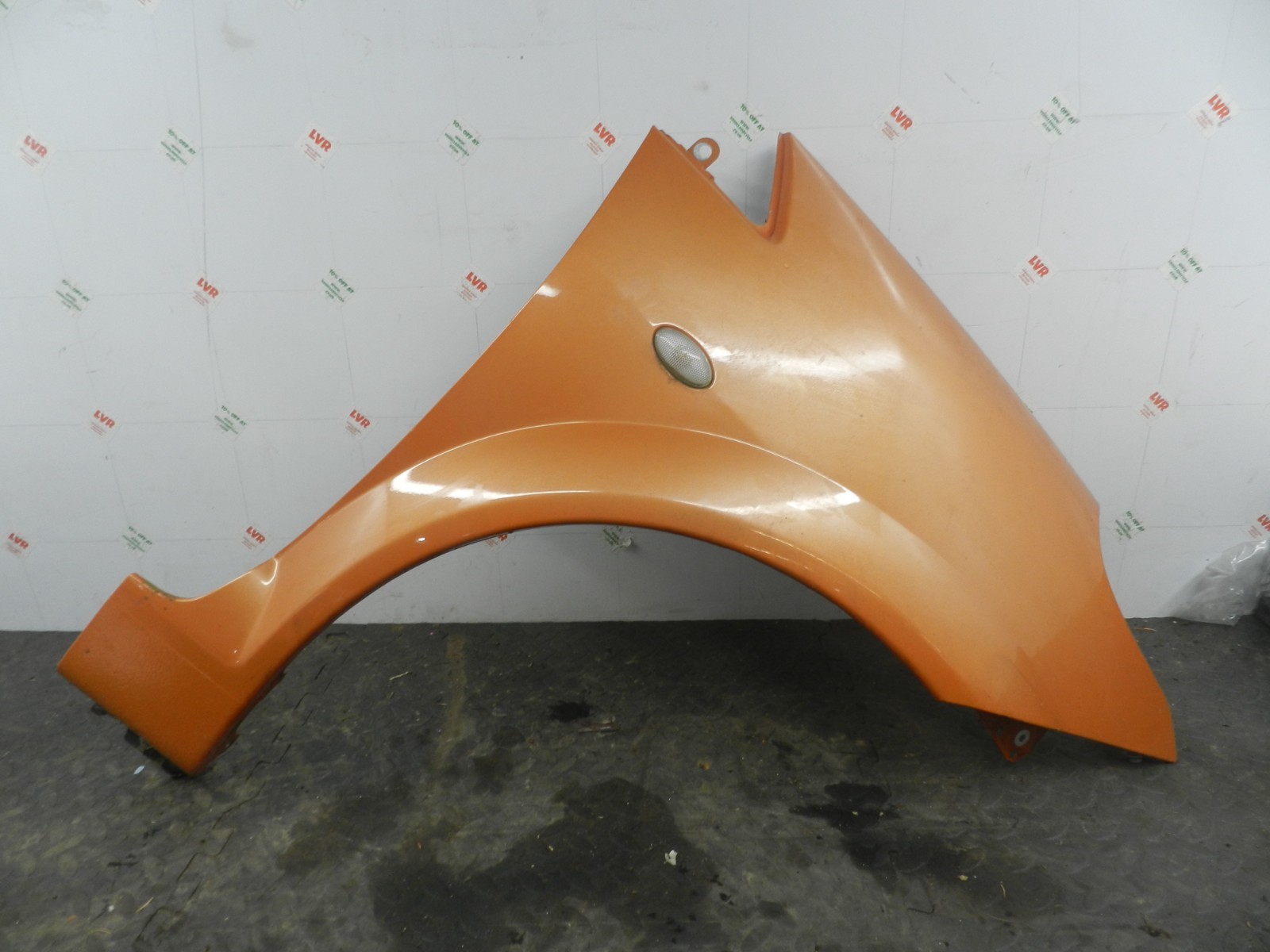 156. 2003 CITROEN C3 PLURIEL CONVERTIBLE. DRIVER SIDE WING IN ORANGE