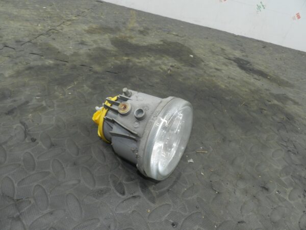 156. 2003 CITROEN C3 PLURIEL CONVERTIBLE. DRIVER SIDE FRONT FOG LIGHT - Image 2