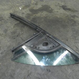 156. 2003 CITROEN C3 PLURIEL CONVERTIBLE. DRIVER SIDE WINDOW QUARTER GLASS