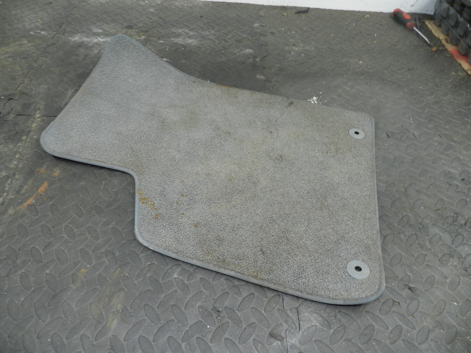 (160) 2000 AUDI TT QUATTRO 8N. PASSENGER SIDE FLOOR MAT