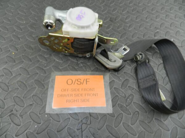 (145) 2003 TOYOTA RAV 4 MK2. DRIVER SIDE FRONT SEAT BELT - Image 2