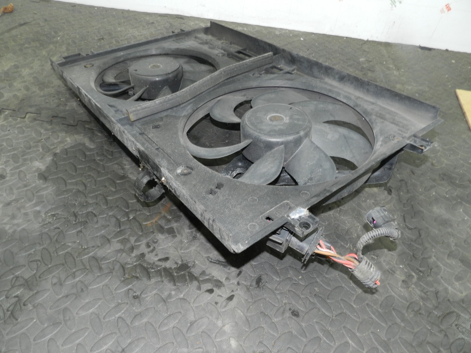 (160) 2000 AUDI TT QUATTRO 8N. RADIATOR COOLING FANS - Image 2