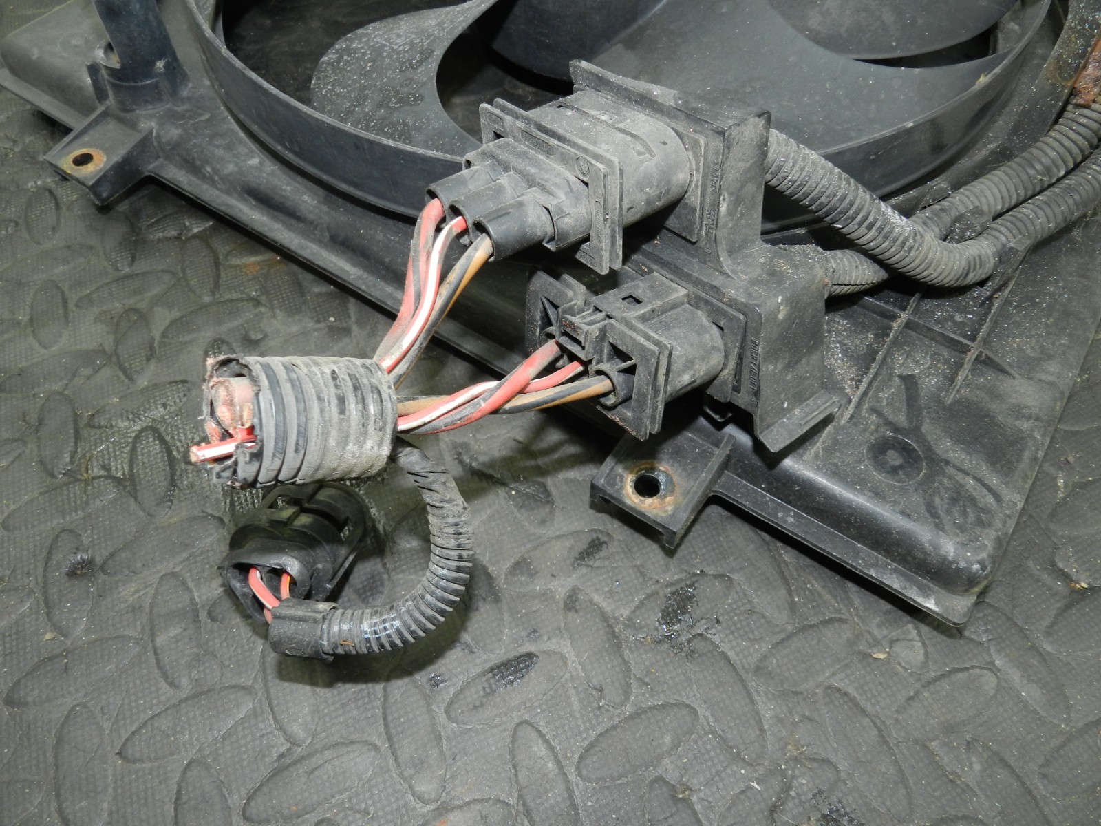 (160) 2000 AUDI TT QUATTRO 8N. RADIATOR COOLING FANS - Image 5