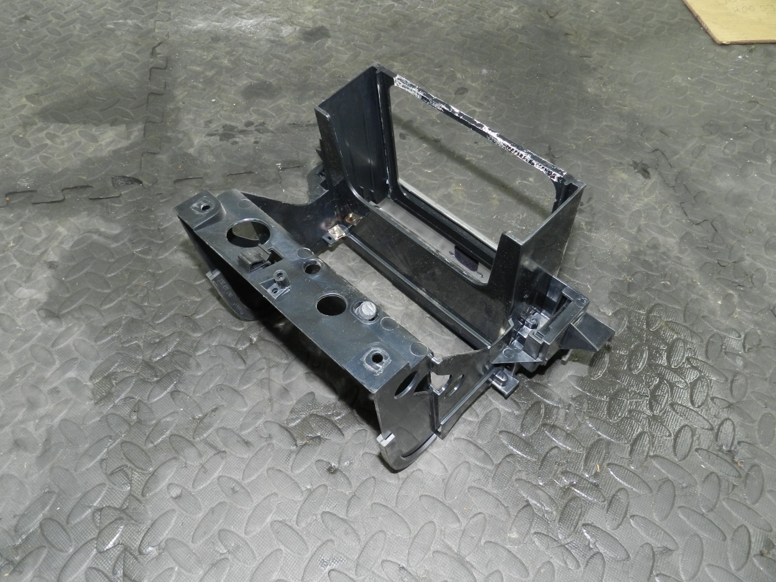 (160) 2000 AUDI TT QUATTRO 8N. CENTRE CONSOLE DASHBOARD RADIO TRIM FRAME - Image 2