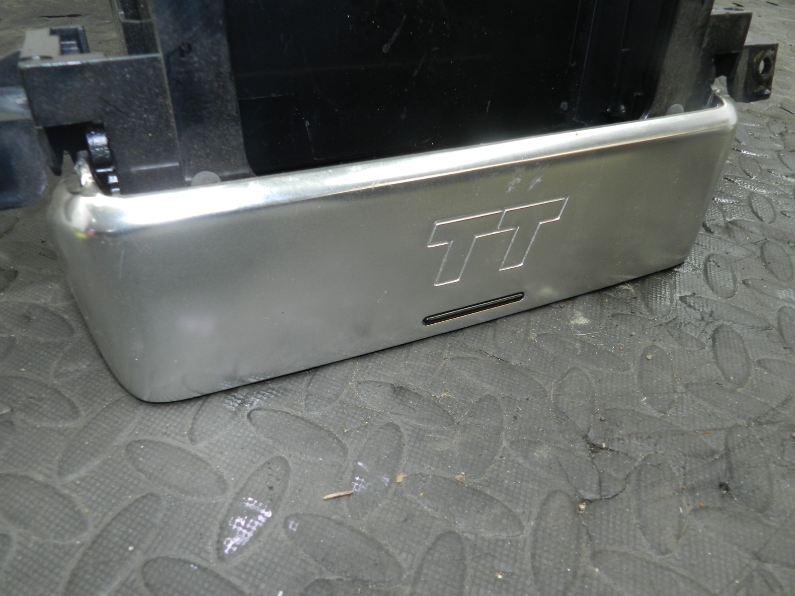 (160) 2000 AUDI TT QUATTRO 8N. CENTRE CONSOLE DASHBOARD RADIO TRIM FRAME - Image 4