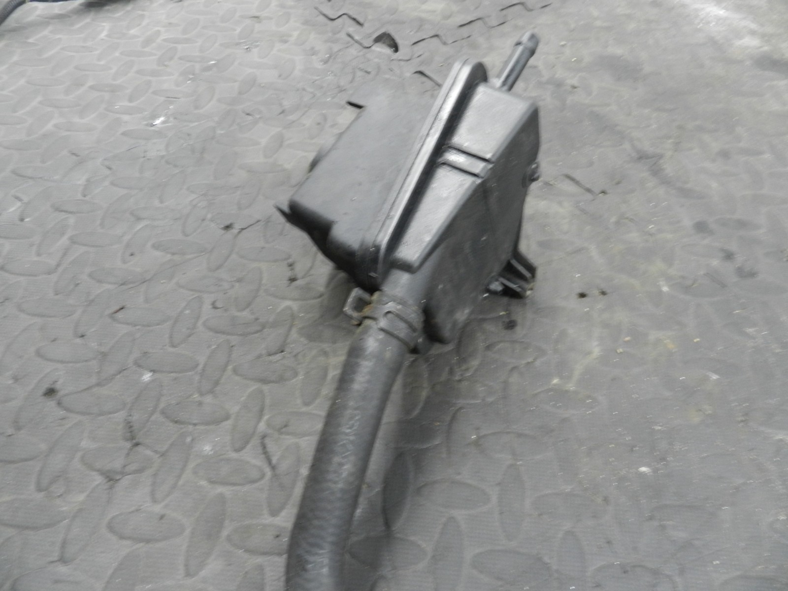 (160) 2000 AUDI TT QUATTRO 8N. POWER STEERING BOTTLE AND PIPE - Image 2