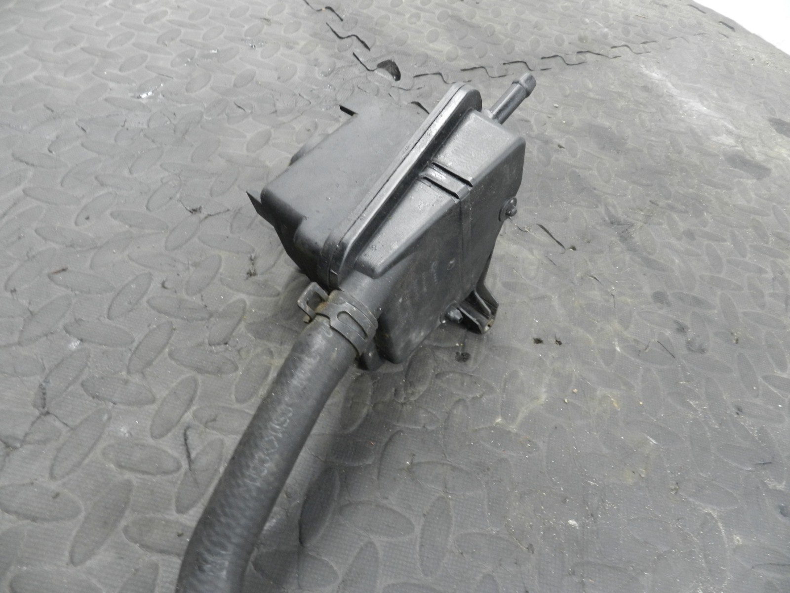 (160) 2000 AUDI TT QUATTRO 8N. POWER STEERING BOTTLE AND PIPE - Image 3