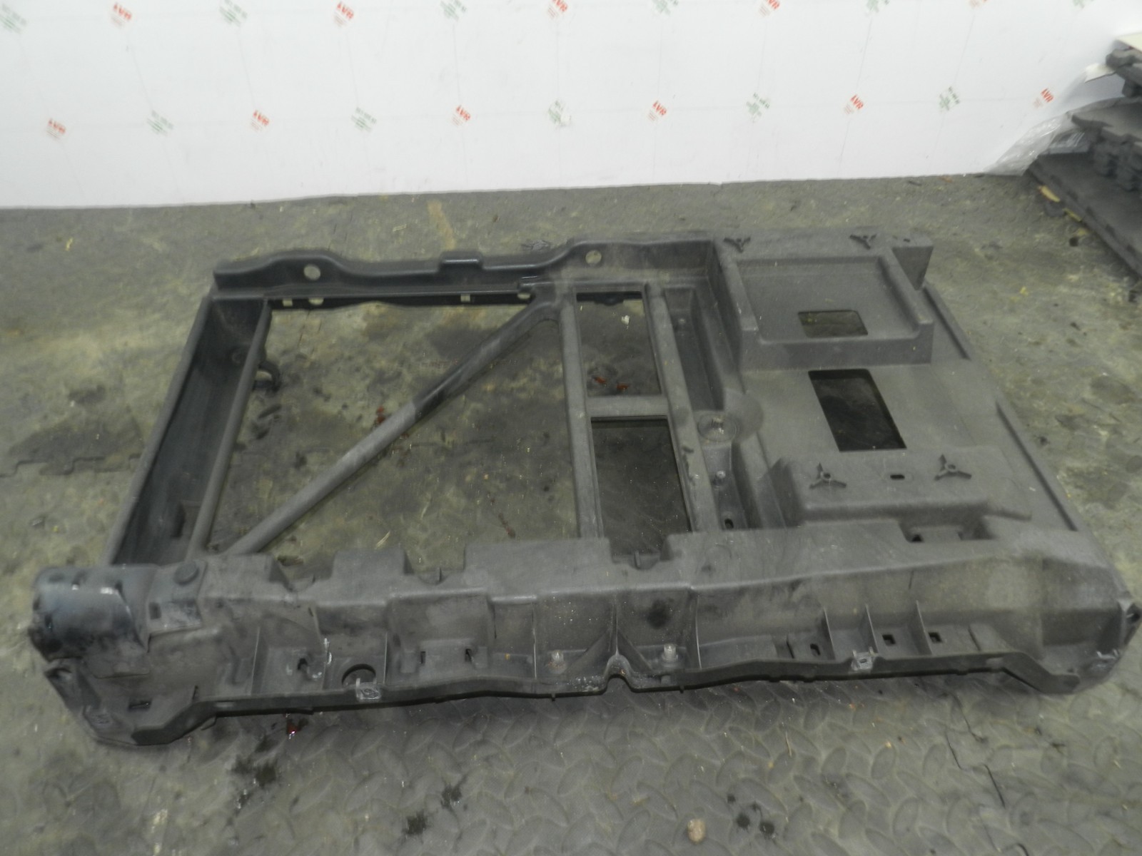 156. 2003 CITROEN C3 PLURIEL CONVERTIBLE. COOLANT RADIATOR FRAME SURROUND