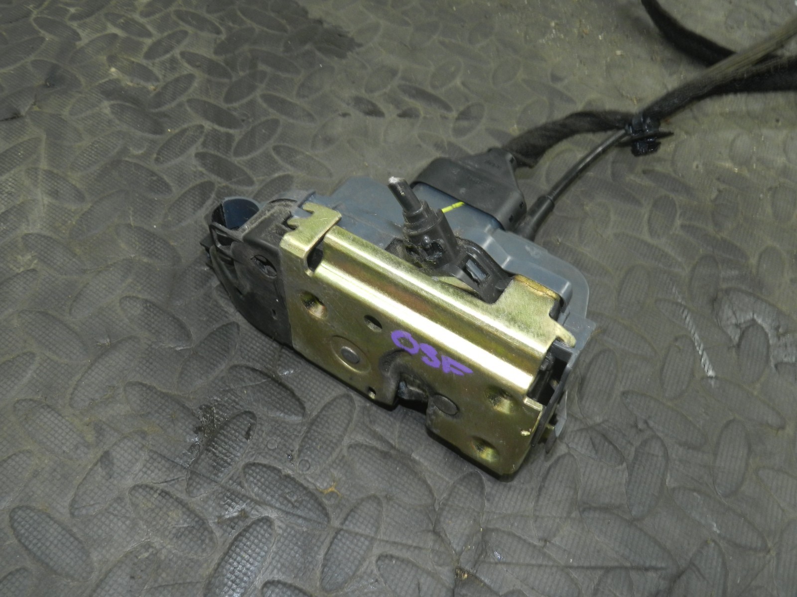 156. 2003 CITROEN C3 PLURIEL CONVERTIBLE. DRIVER SIDE DOOR LOCK MOTOR MECHANISM - Image 3