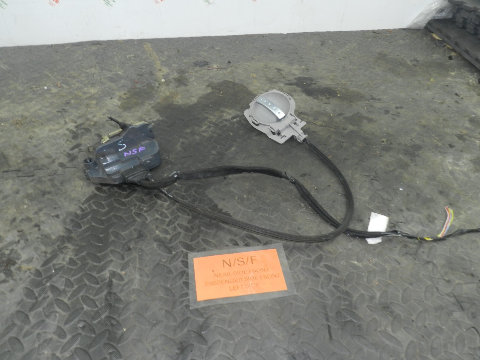 156. 2003 CITROEN C3 PLURIEL CONVERTIBLE. PASSENGER DOOR LOCK MOTOR MECHANISM